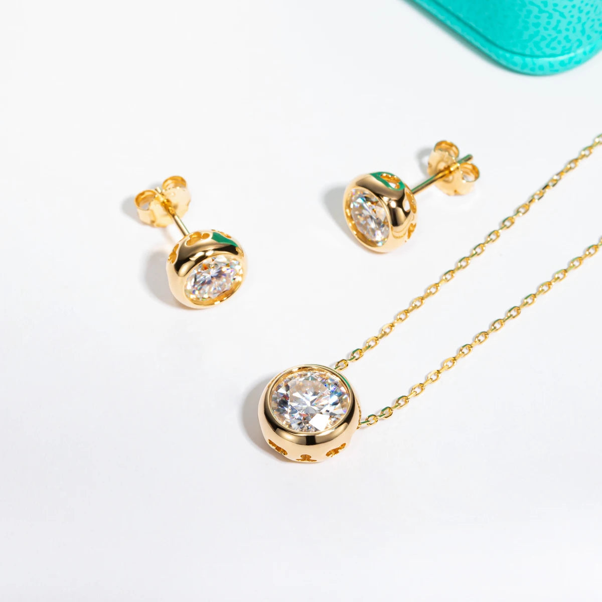 Conjunto Moissanita D Color – Brincos de Botão e Colar com Pingente em Prata 925 Banhada a Ouro 18K