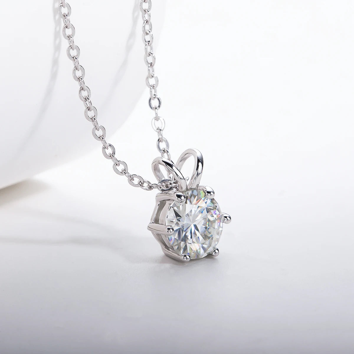 Colar Solitário com Pingente de Moissanita D Color em Prata 925 com Banho de Ouro 18K – 1ct, 3ct ou 5ct