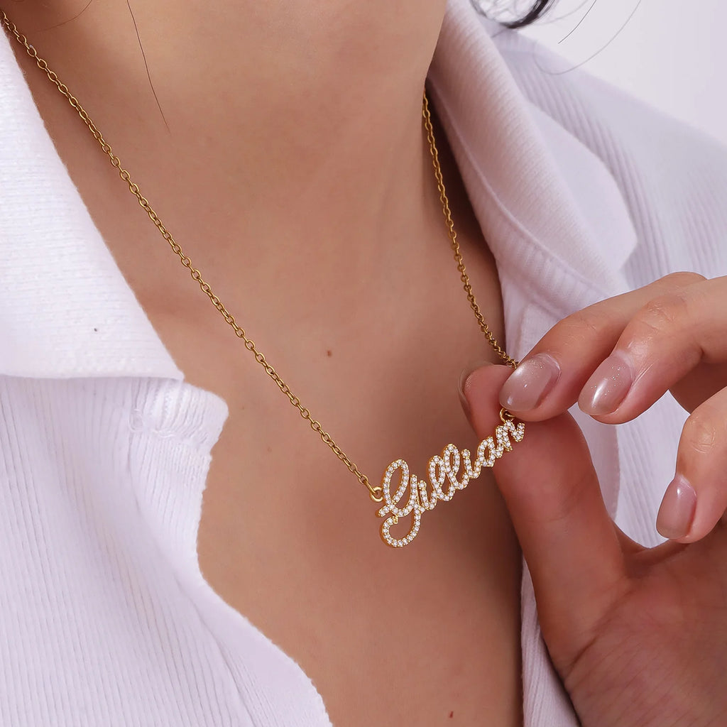 Colar com Nome Personalizado e Letras Cravejadas de Zircônias em Aço Inoxidável Banhado a Ouro 18K