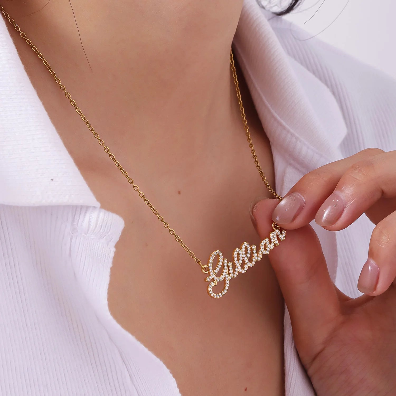 Colar com Nome Personalizado e Letras Cravejadas de Zircônias em Aço Inoxidável Banhado a Ouro 18K