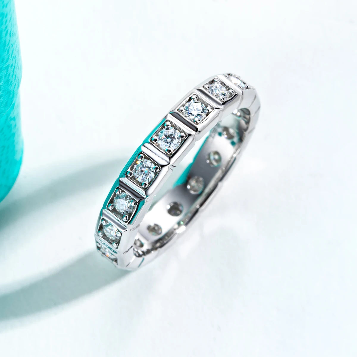 Anel Eternity de Moissanita 2.2mm D Color VVS1 em Prata 925 com Banho de Ouro 18K