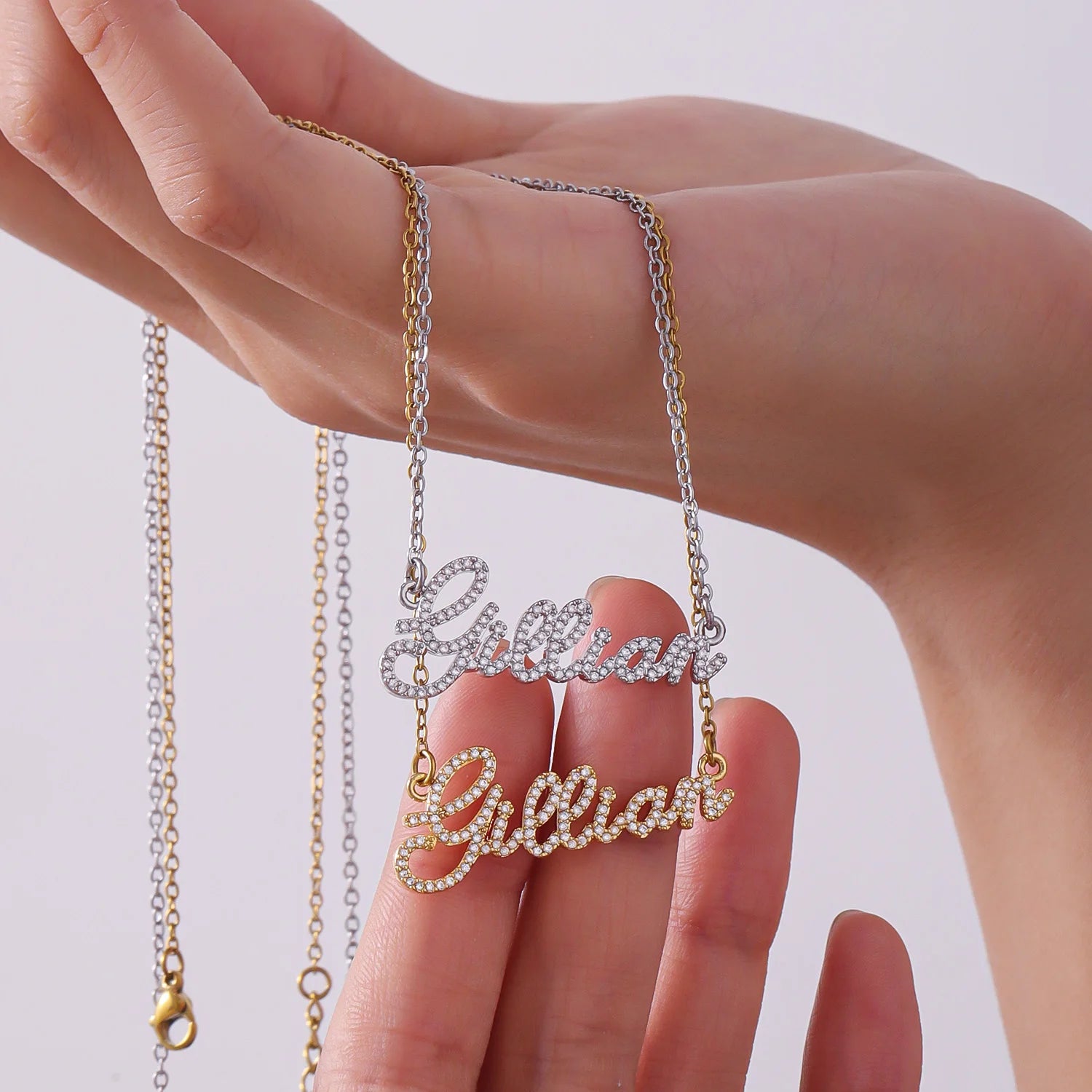 Colar com Nome Personalizado e Letras Cravejadas de Zircônias em Aço Inoxidável Banhado a Ouro 18K