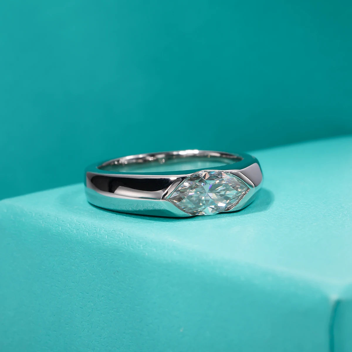 Anel Marquise com Moissanita  Navete 1ct em Prata 925 – Cor D VVS1, Unissex com Banho de Ouro 18K