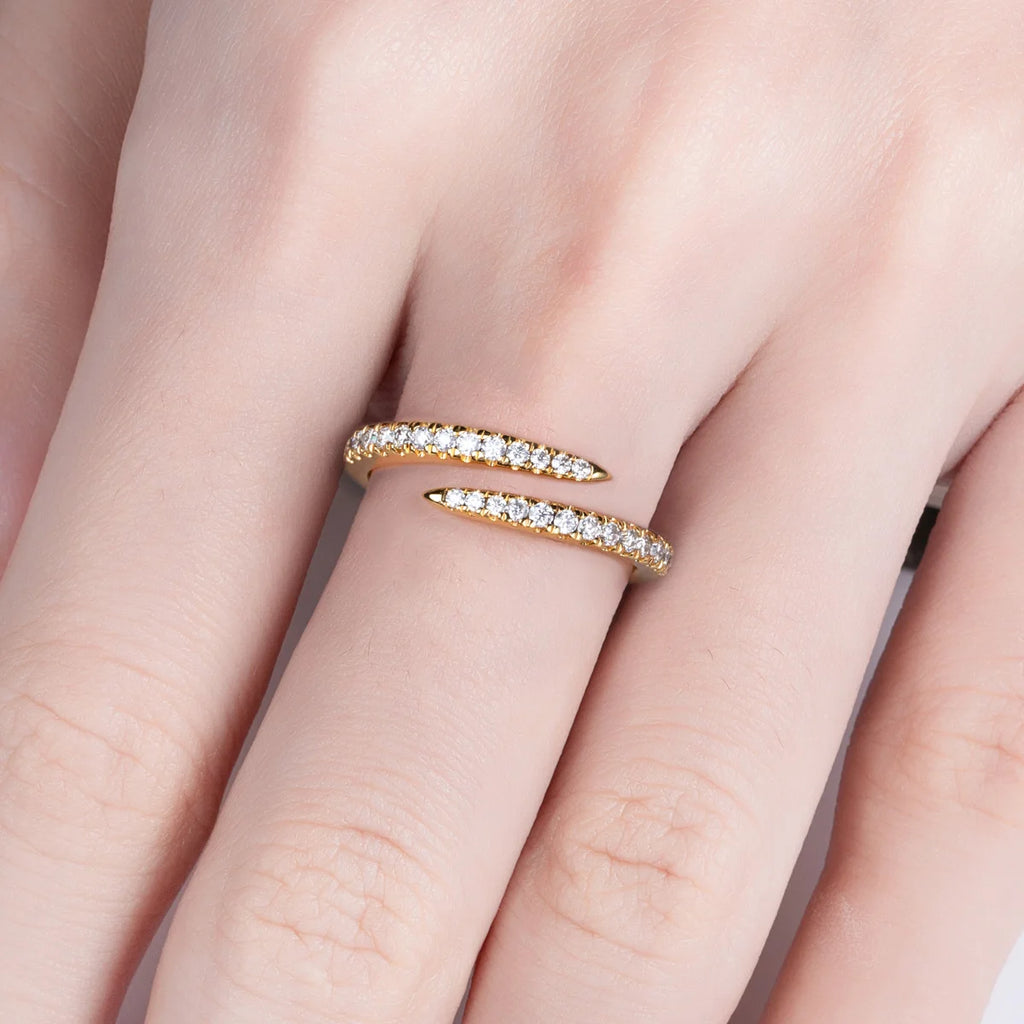 Anel Open Band Ajustável de Moissanita D Color em Prata 925 com Banho de Ouro Amarelo 18K