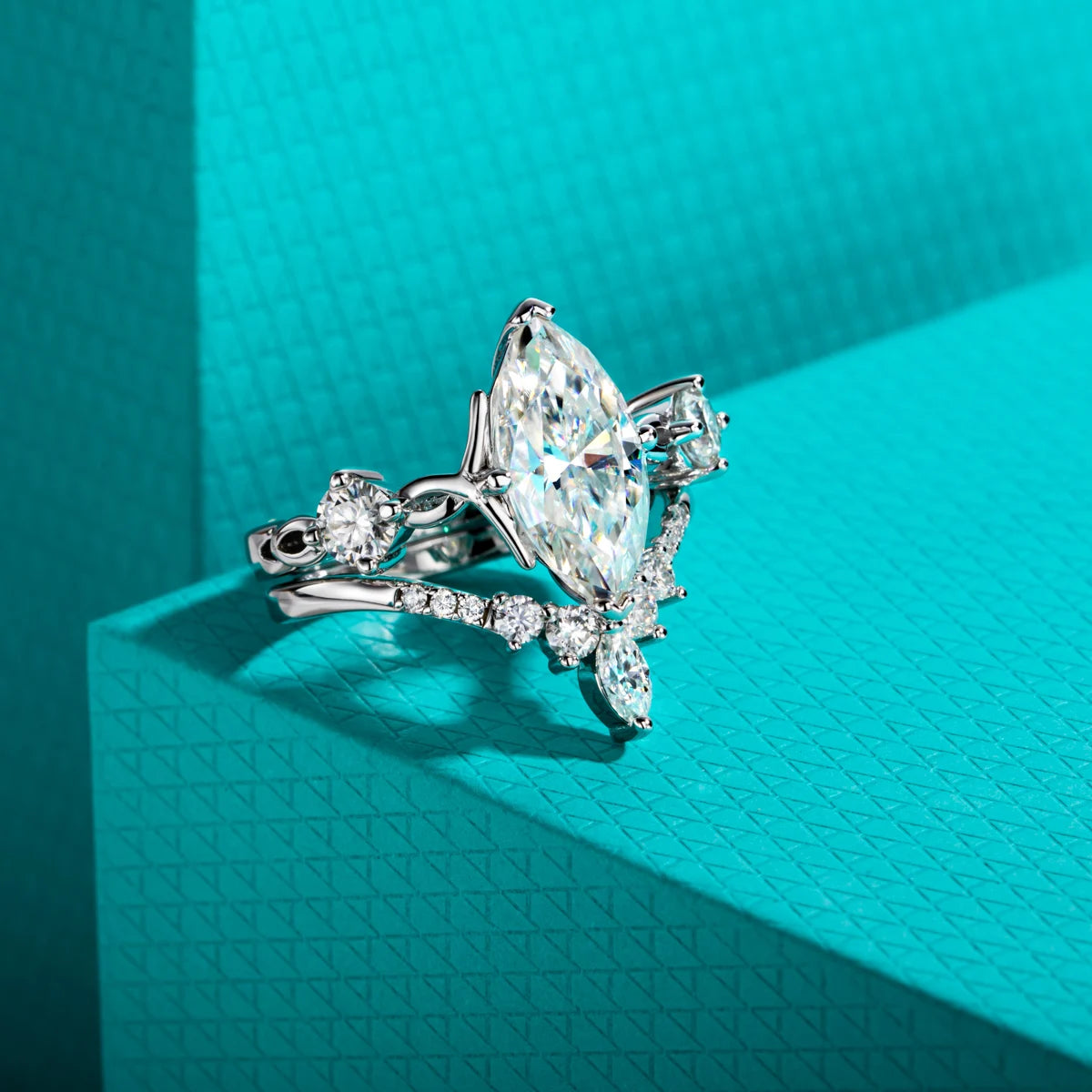 Conjunto de Anéis de Noiva com Moissanita Marquise 3ct em Prata 925 Banhada a Ouro 18K – Cor D VVS1, Design Coroa Clássico