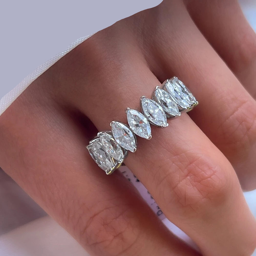 Anel Navetes Eternity Moissanita Marquise 2x4mm ou 3x6mm em Prata 925 com Certificação GRA