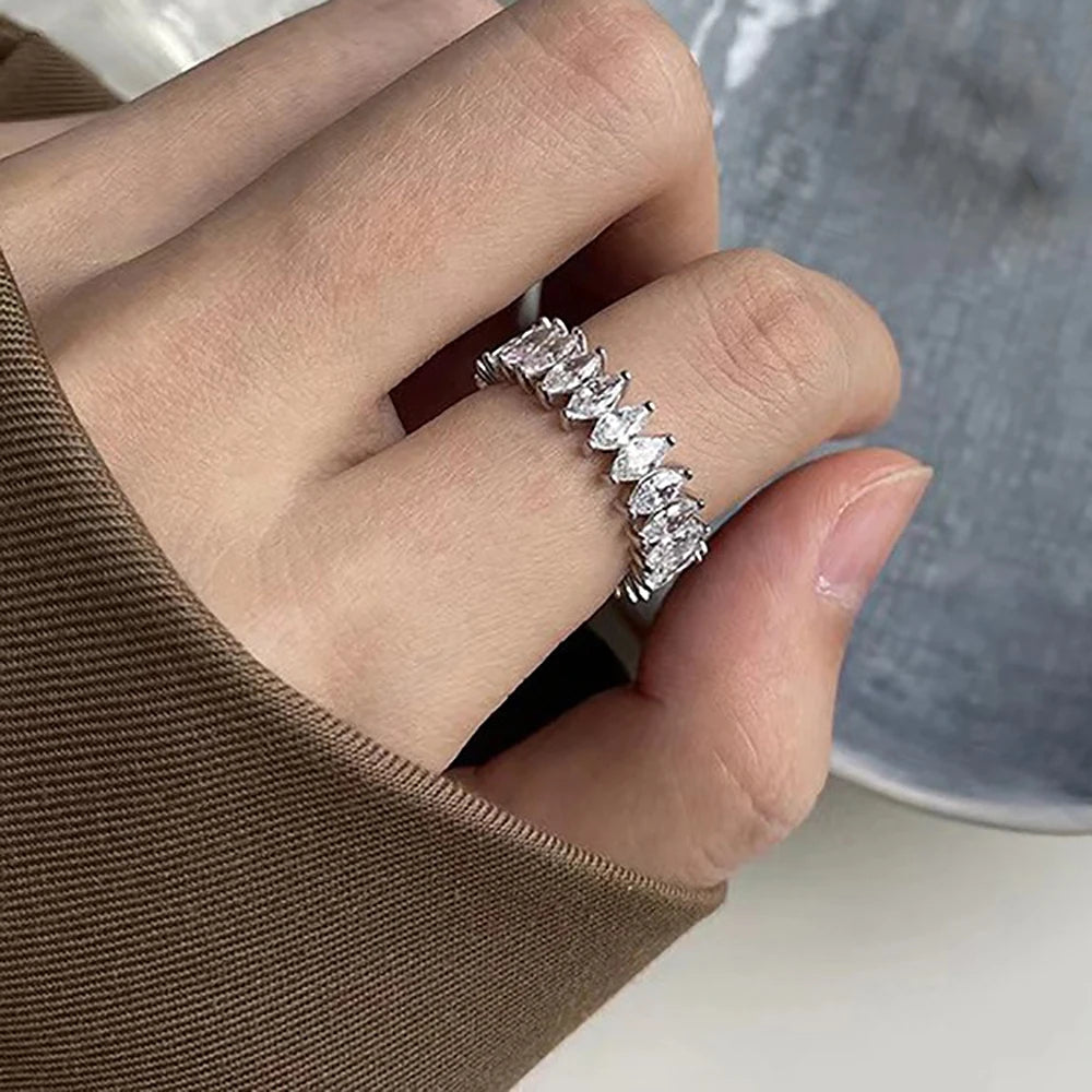 Anel Navetes Eternity Moissanita Marquise 2x4mm ou 3x6mm em Prata 925 com Certificação GRA