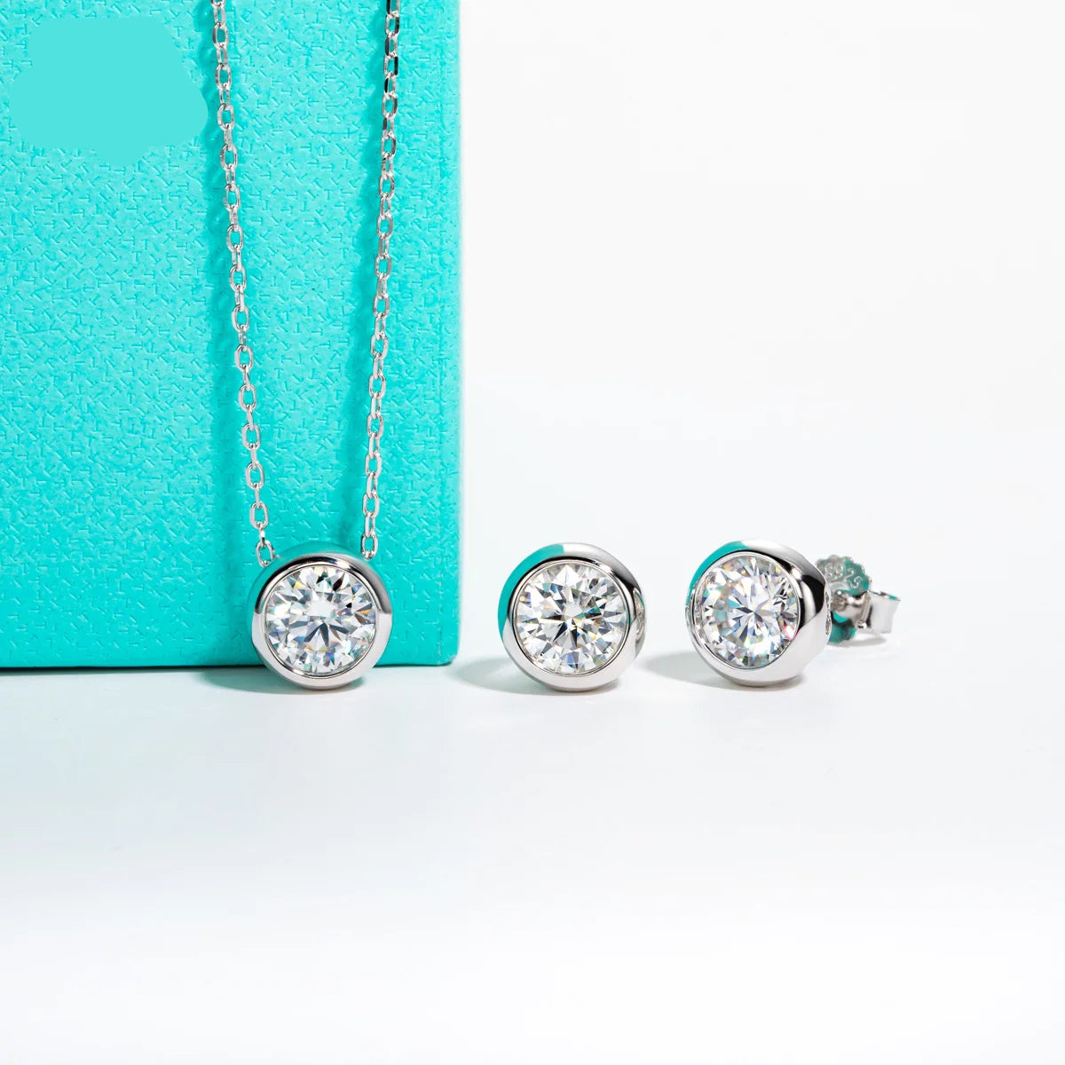 Conjunto Moissanita D Color – Brincos de Botão e Colar com Pingente em Prata 925 Banhada a Ouro 18K