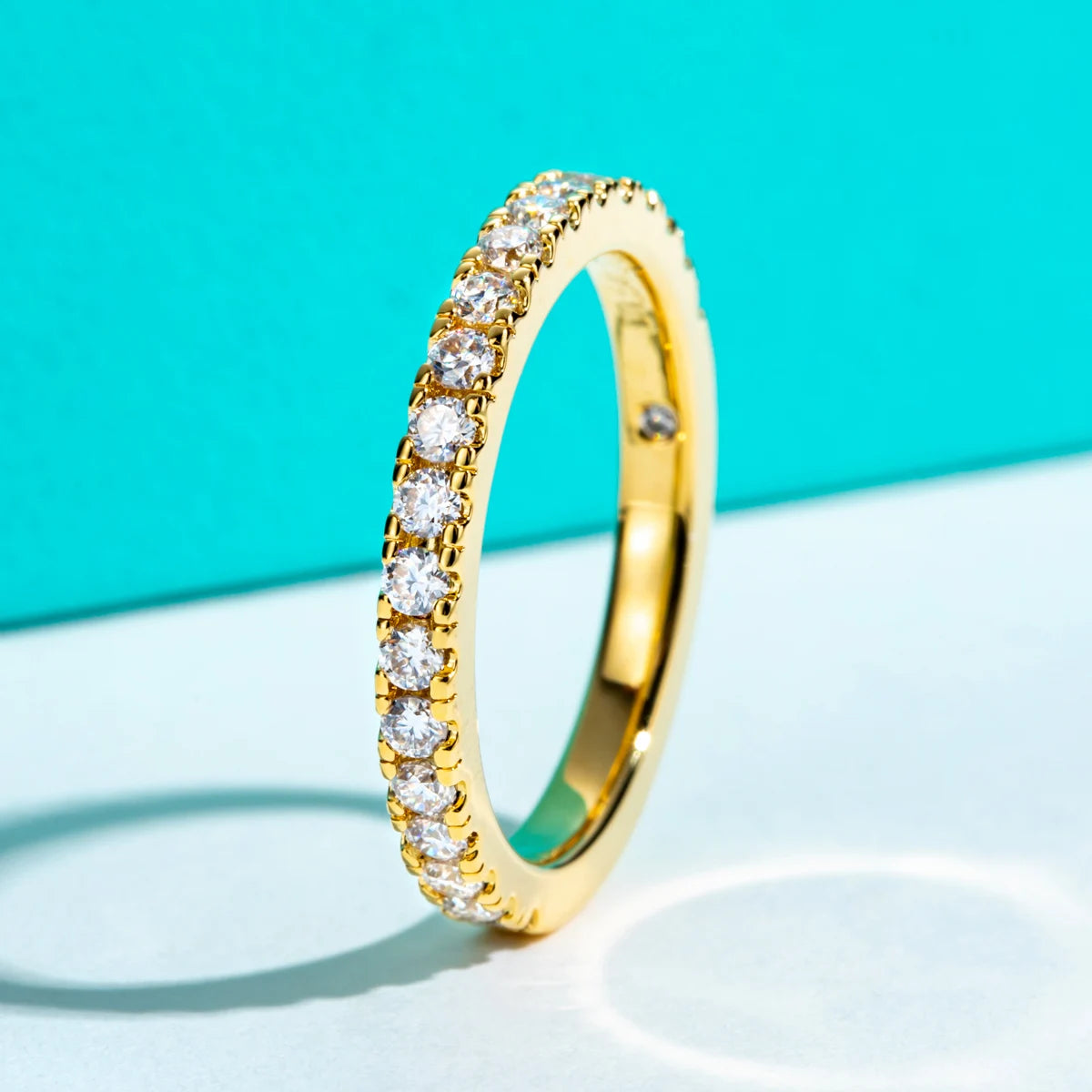 Anel Delicado 1.9mm de Moissanitas D Color em Ouro Amarelo 18K Banhado