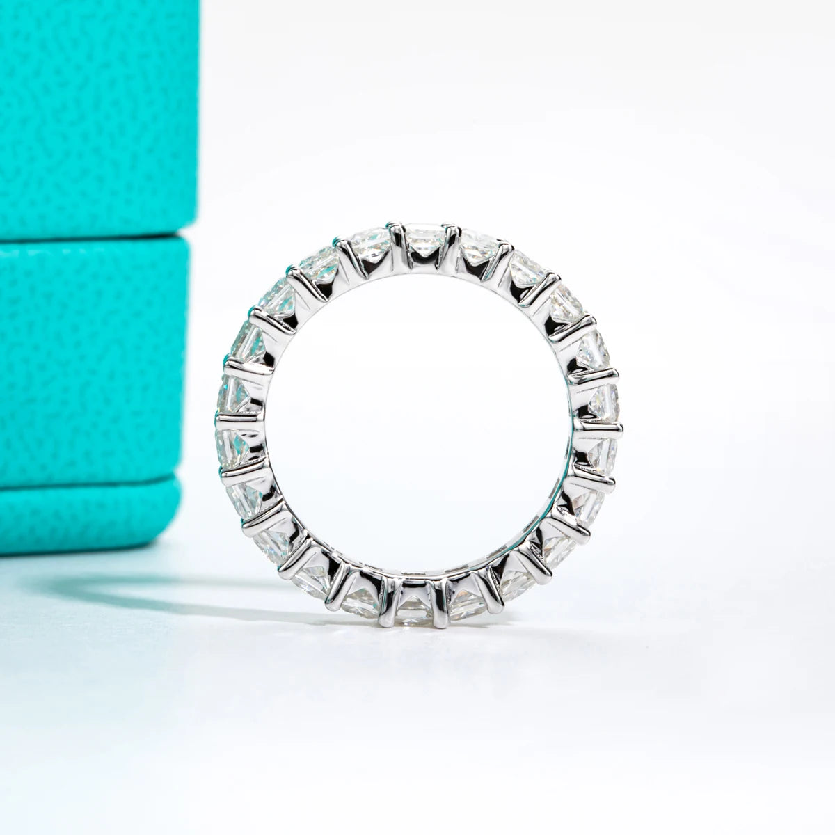 Aliança Eternity de Moissanita Princess Cut 3mm D Color em Prata 925 Banhada a Ouro 18K