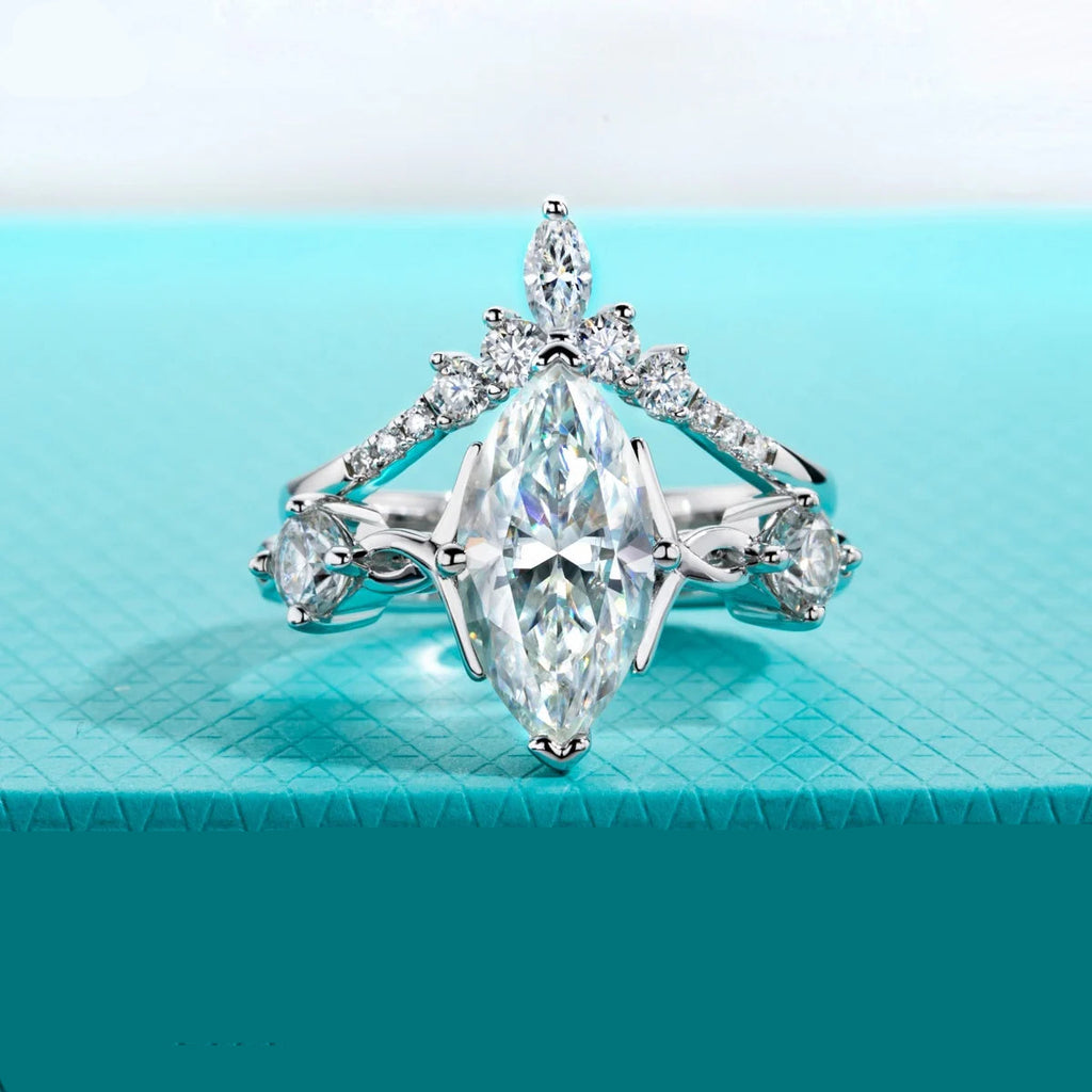 Conjunto de Anéis de Noiva com Moissanita Marquise 3ct em Prata 925 Banhada a Ouro 18K – Cor D VVS1, Design Coroa Clássico