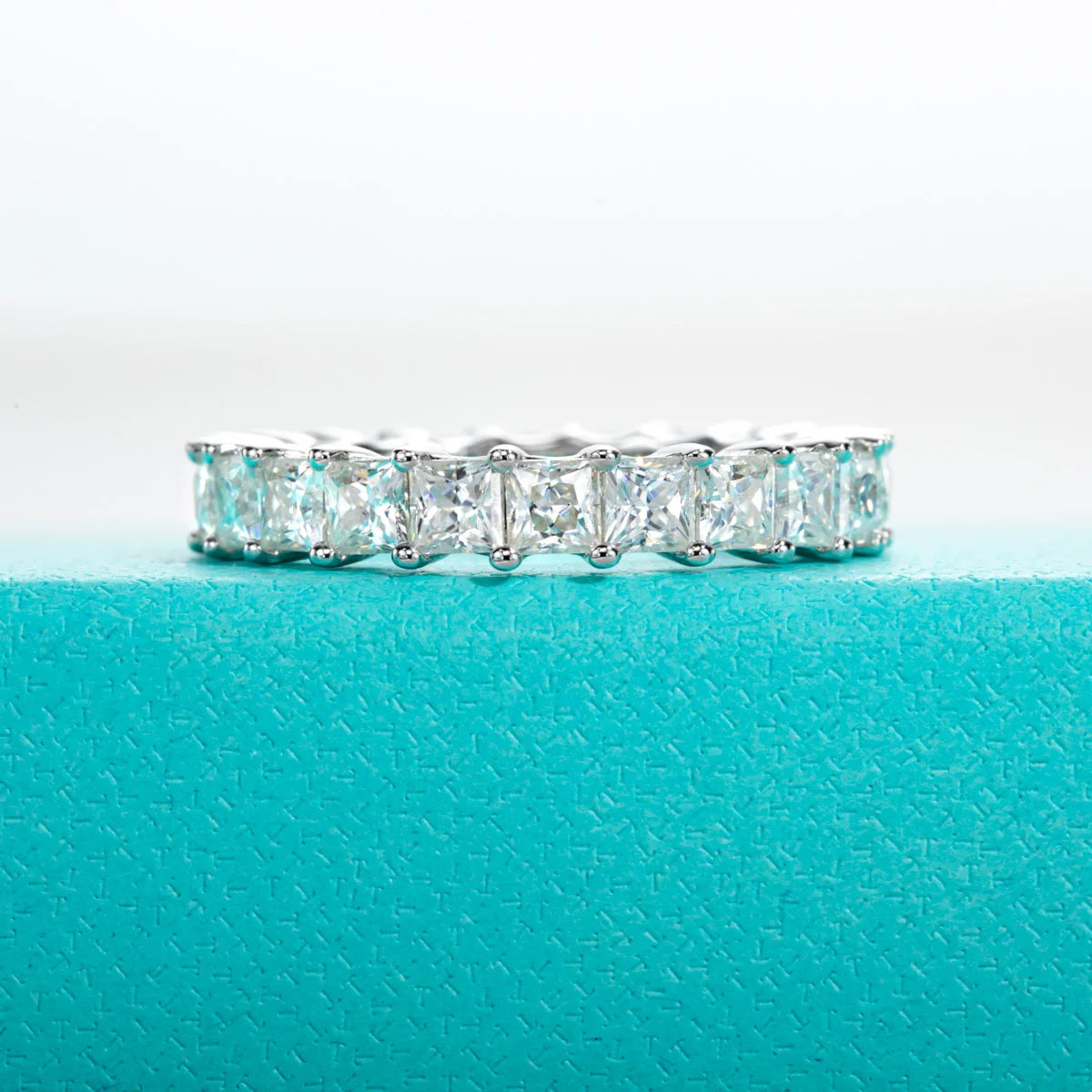 Aliança Eternity de Moissanita Princess Cut 3mm D Color em Prata 925 Banhada a Ouro 18K