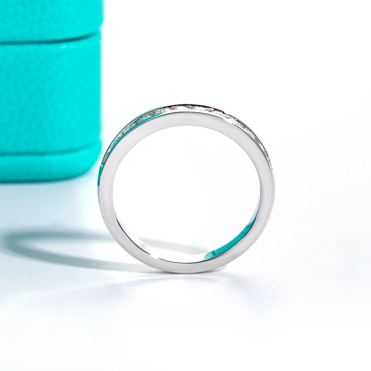 Anel Aliança 2mm Moissanita D Color VVS1 em Prata 925 Banhada a Ouro 18K