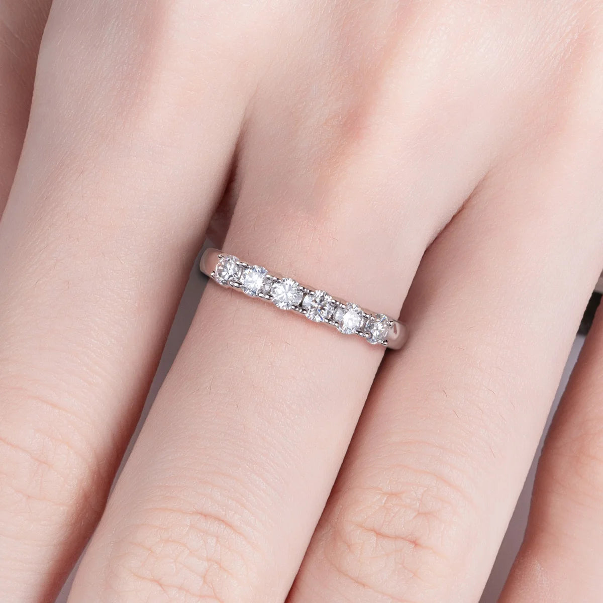 Anel Eternity 3mm de Moissanitas D Color em Prata 925 com Banho de Ouro 18K