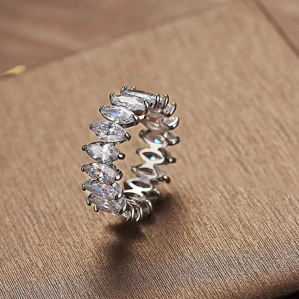 Anel Navetes Eternity Moissanita Marquise 2x4mm ou 3x6mm em Prata 925 com Certificação GRA
