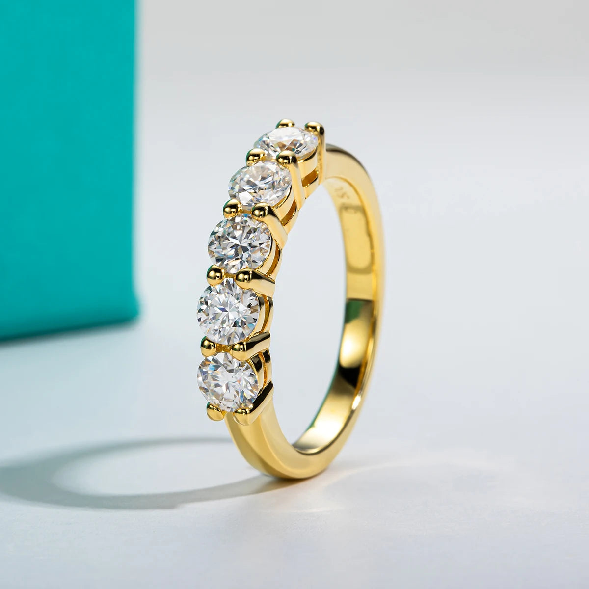 Anel Aliança de Moissanita 4mm – 1.5ct D Color VVS1 em Prata 925 Banhada a Ouro 18K