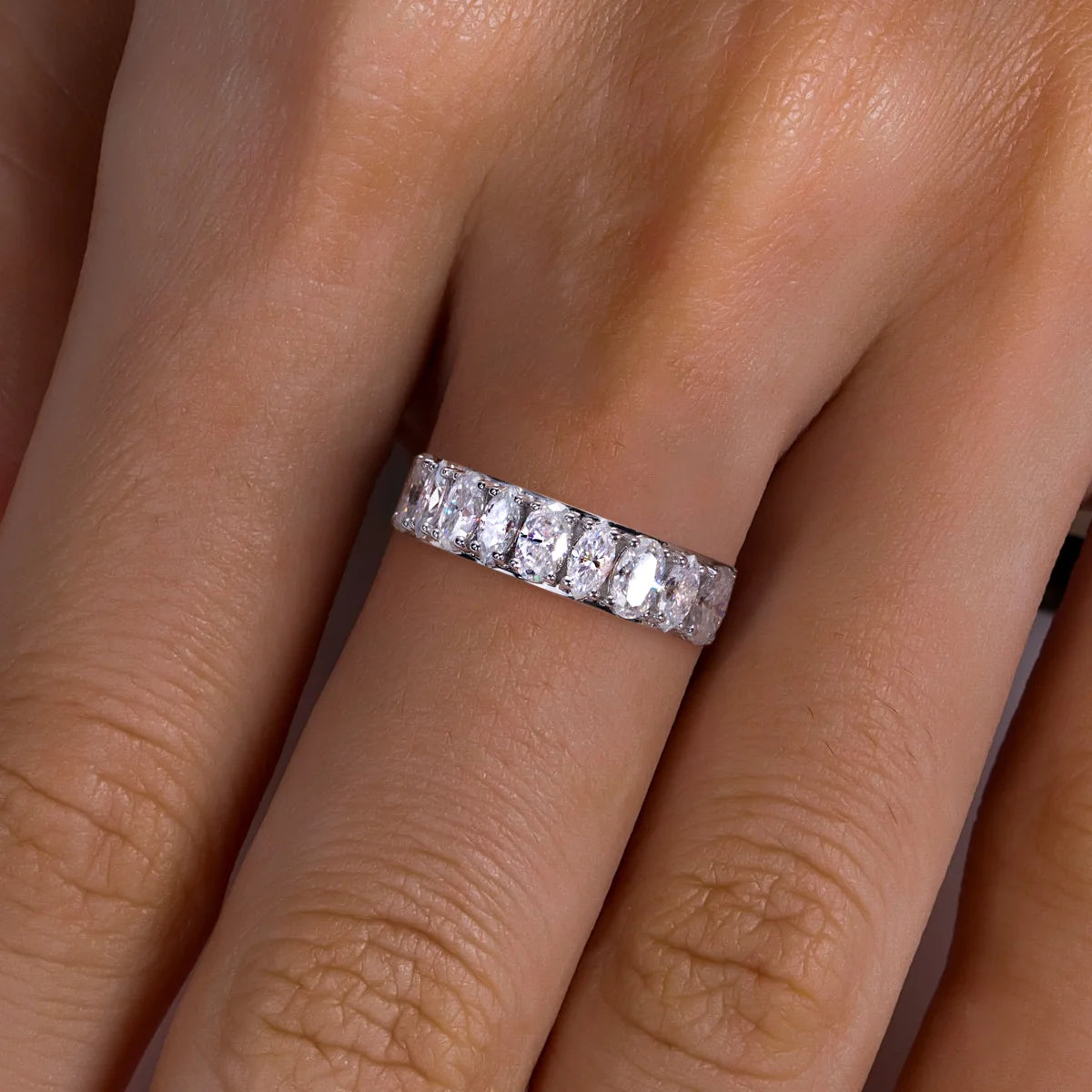 Aliança Eternity de Moissanita – Ovais 0,3ct e Navetes 0,2ct em Prata 925 – Cor D VVS1