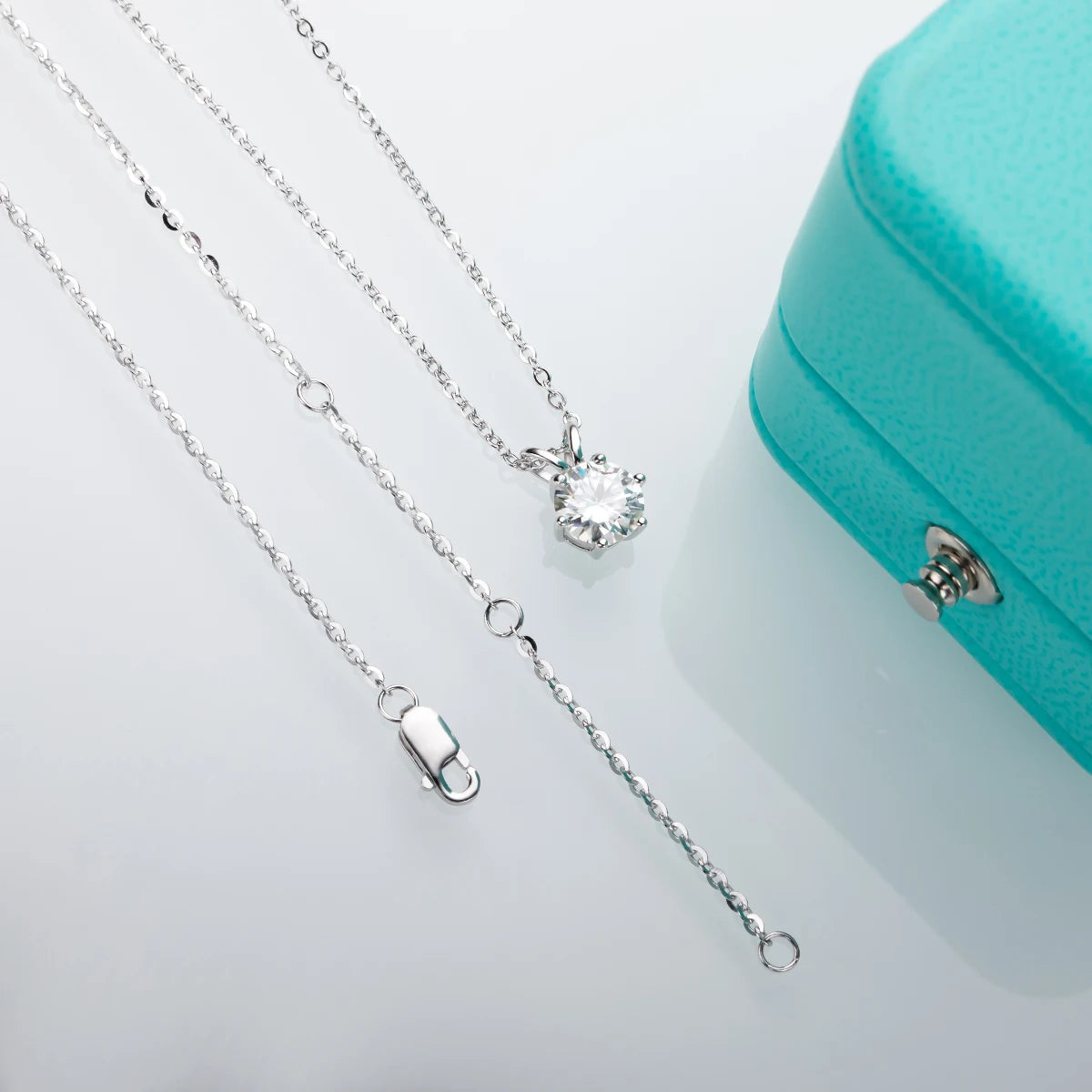 Colar Solitário com Pingente de Moissanita D Color em Prata 925 com Banho de Ouro 18K – 1ct, 3ct ou 5ct