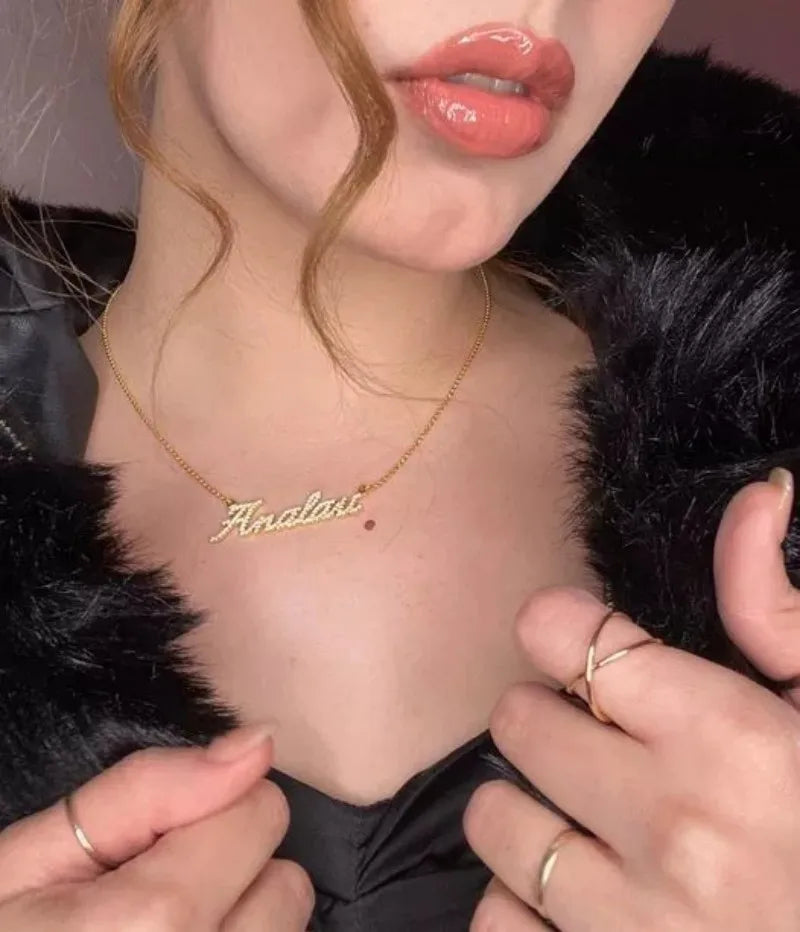 Colar com Nome Personalizado e Letras Cravejadas de Zircônias em Aço Inoxidável Banhado a Ouro 18K