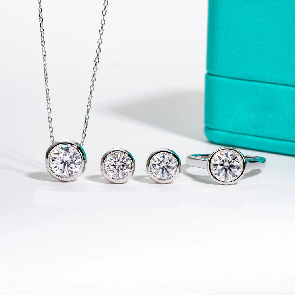 Conjunto Moissanita D Color – Brincos de Botão e Colar com Pingente em Prata 925 Banhada a Ouro 18K