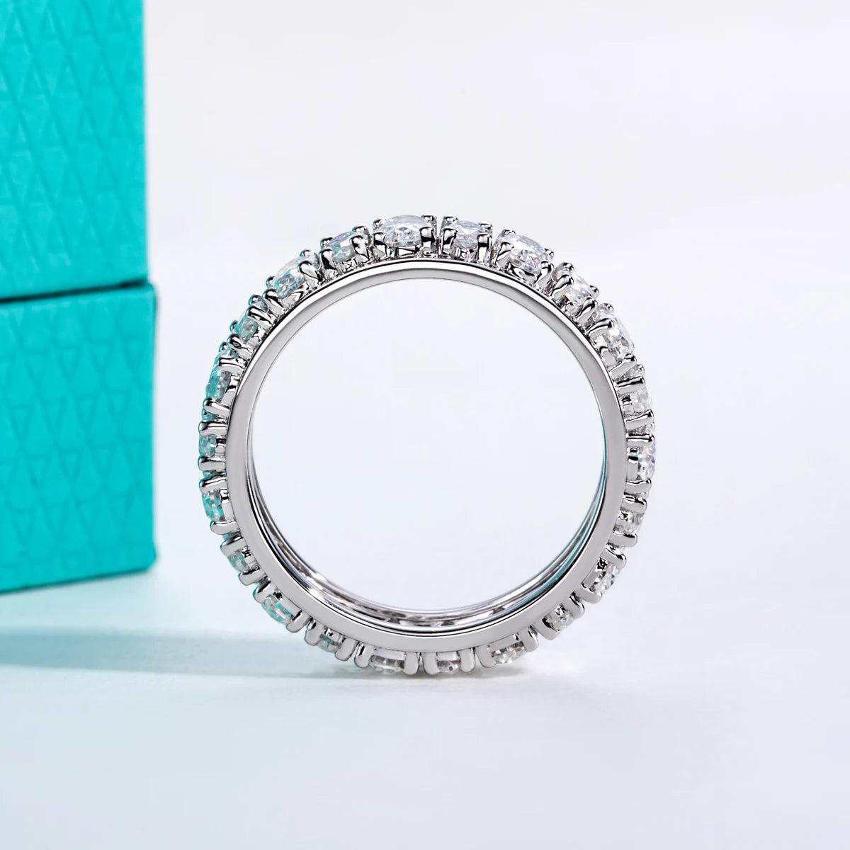 Aliança Eternity de Moissanita – Ovais 0,3ct e Navetes 0,2ct em Prata 925 – Cor D VVS1