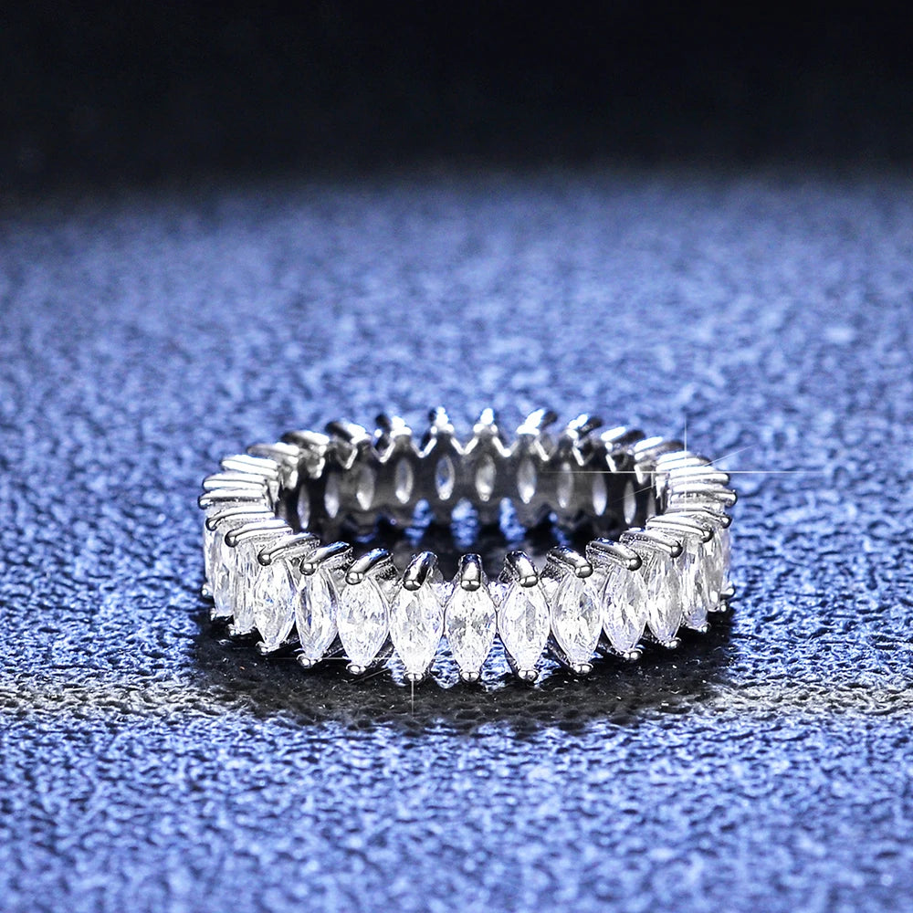 Anel Navetes Eternity Moissanita Marquise 2x4mm ou 3x6mm em Prata 925 com Certificação GRA