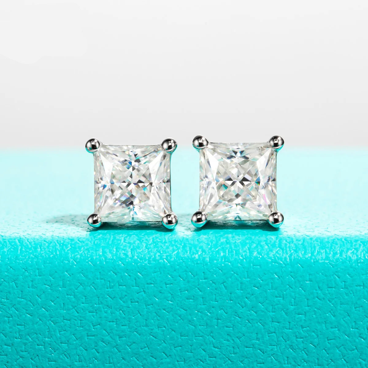 Brincos Stud de Moissanita Princess Cut 10K Ouro | 4ct / 2ct / 1.2ct Total – Hipoalergênicos