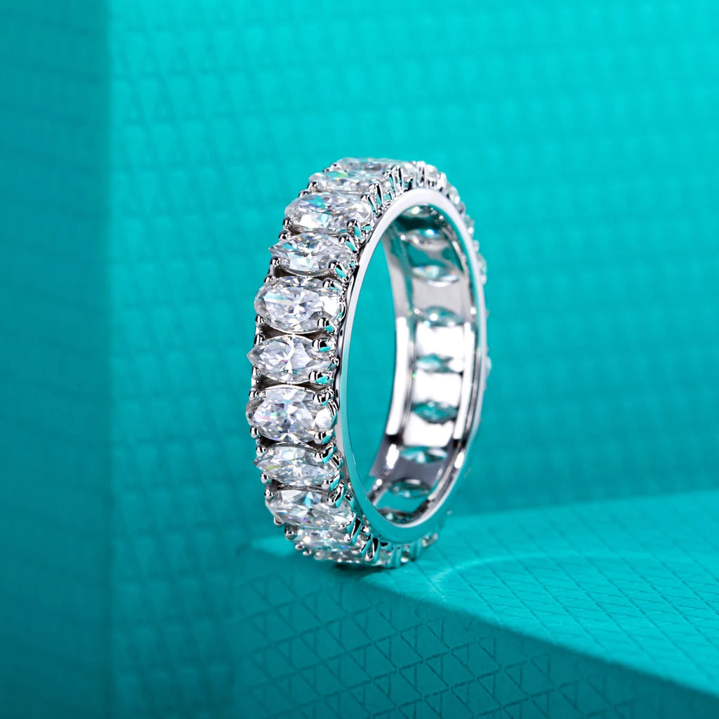 Aliança Eternity de Moissanita – Ovais 0,3ct e Navetes 0,2ct em Prata 925 – Cor D VVS1
