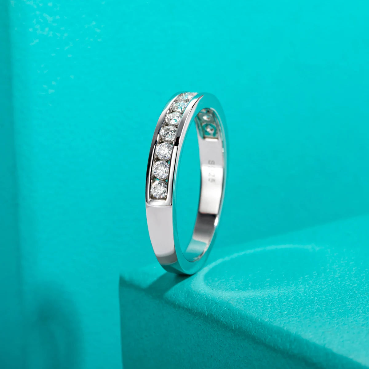 Anel Aliança 2mm Moissanita D Color VVS1 em Prata 925 Banhada a Ouro 18K