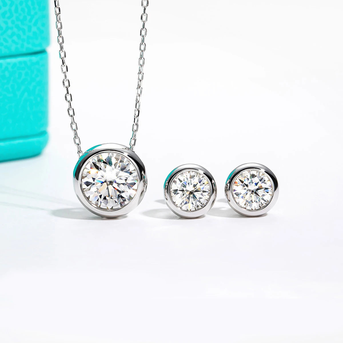 Conjunto Moissanita D Color – Brincos de Botão e Colar com Pingente em Prata 925 Banhada a Ouro 18K