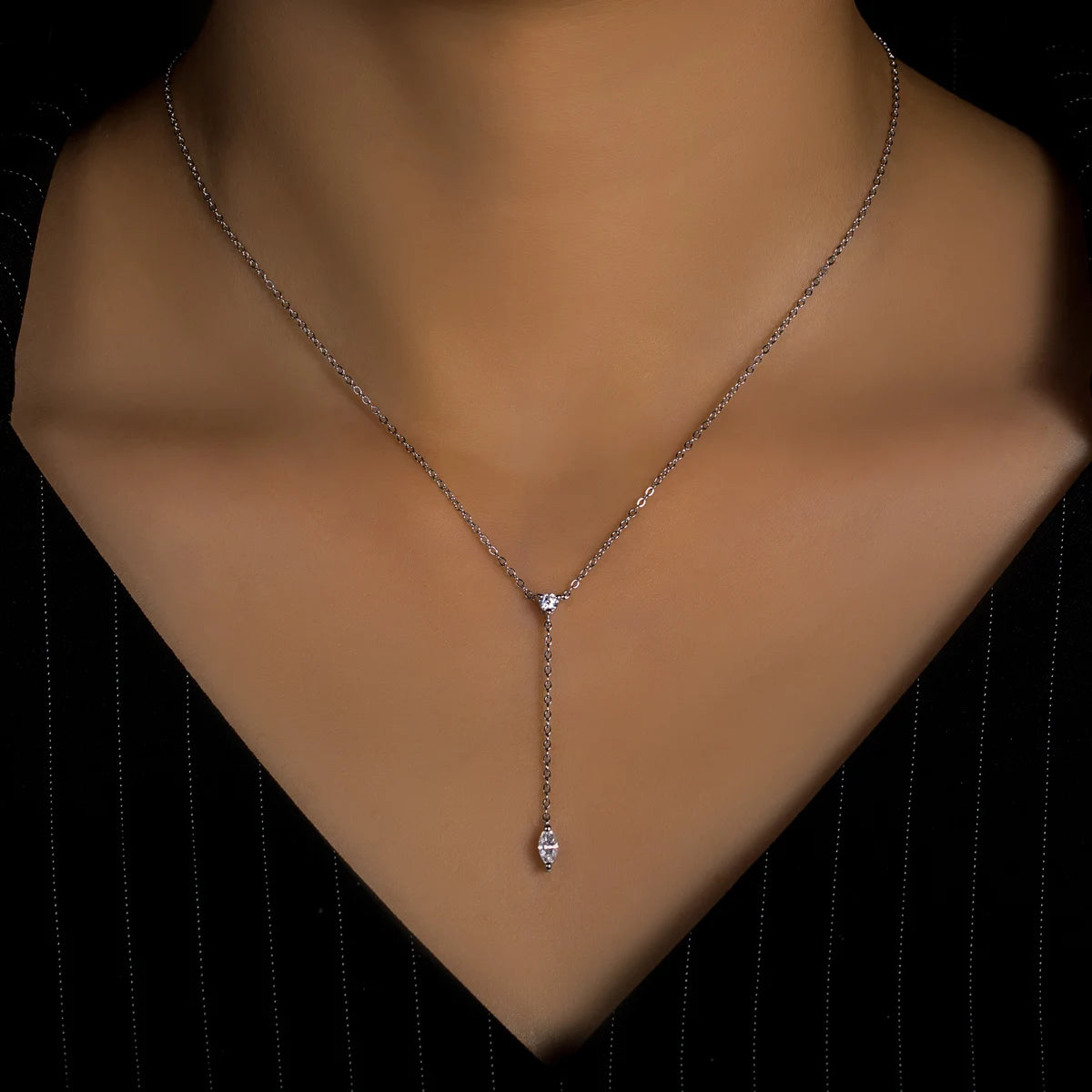 Colar Marquise de Moissanita Navete 0,3ct e Redonda 0,1ct em Prata 925 – Design Clássico 40+5cm
