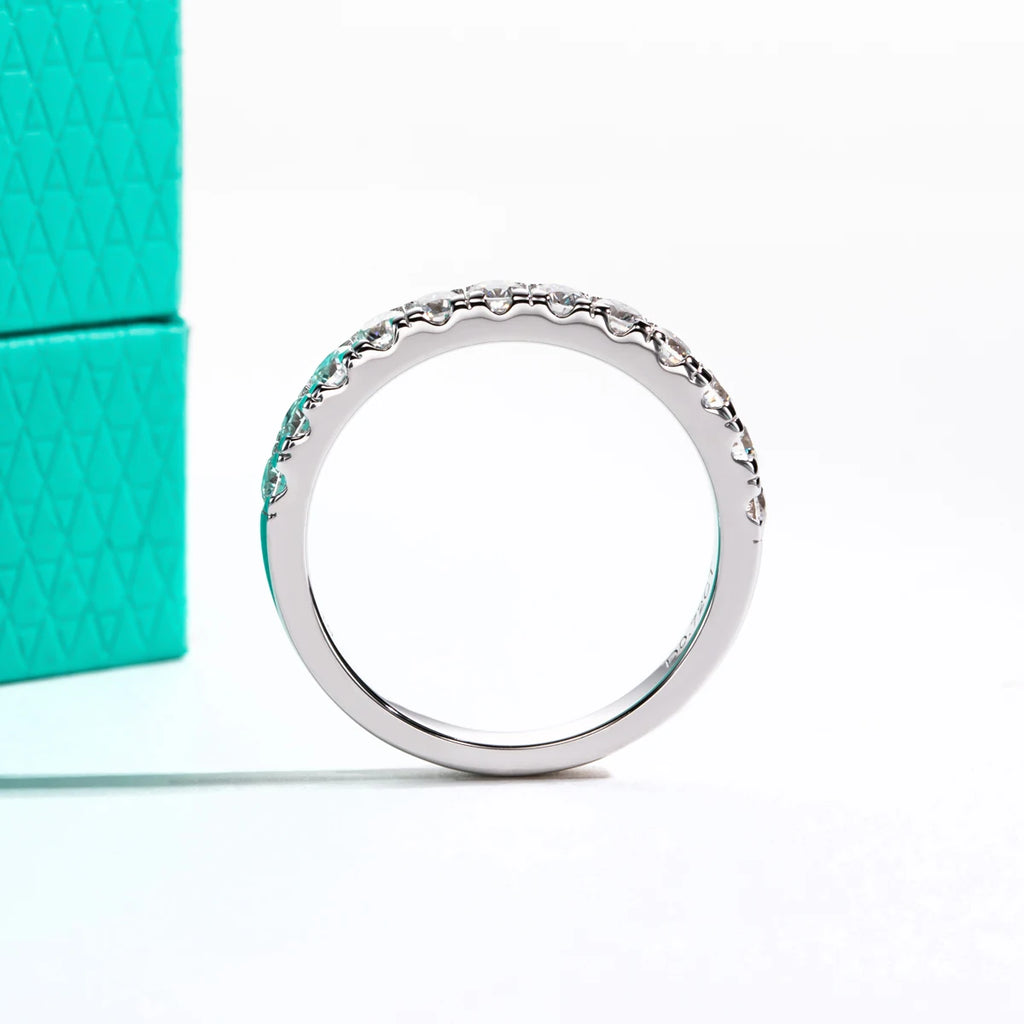 Meia Aliança 2.5mm Moissanita 0.72ct D Color em Prata 925 Banhada a Ouro 18K