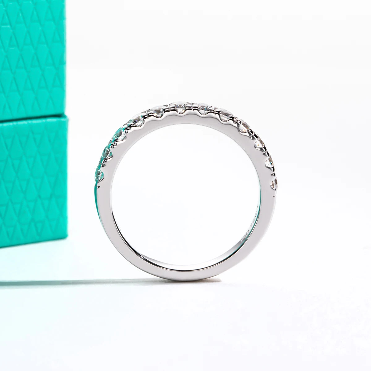 Meia Aliança 2.5mm Moissanita 0.72ct D Color em Prata 925 Banhada a Ouro 18K