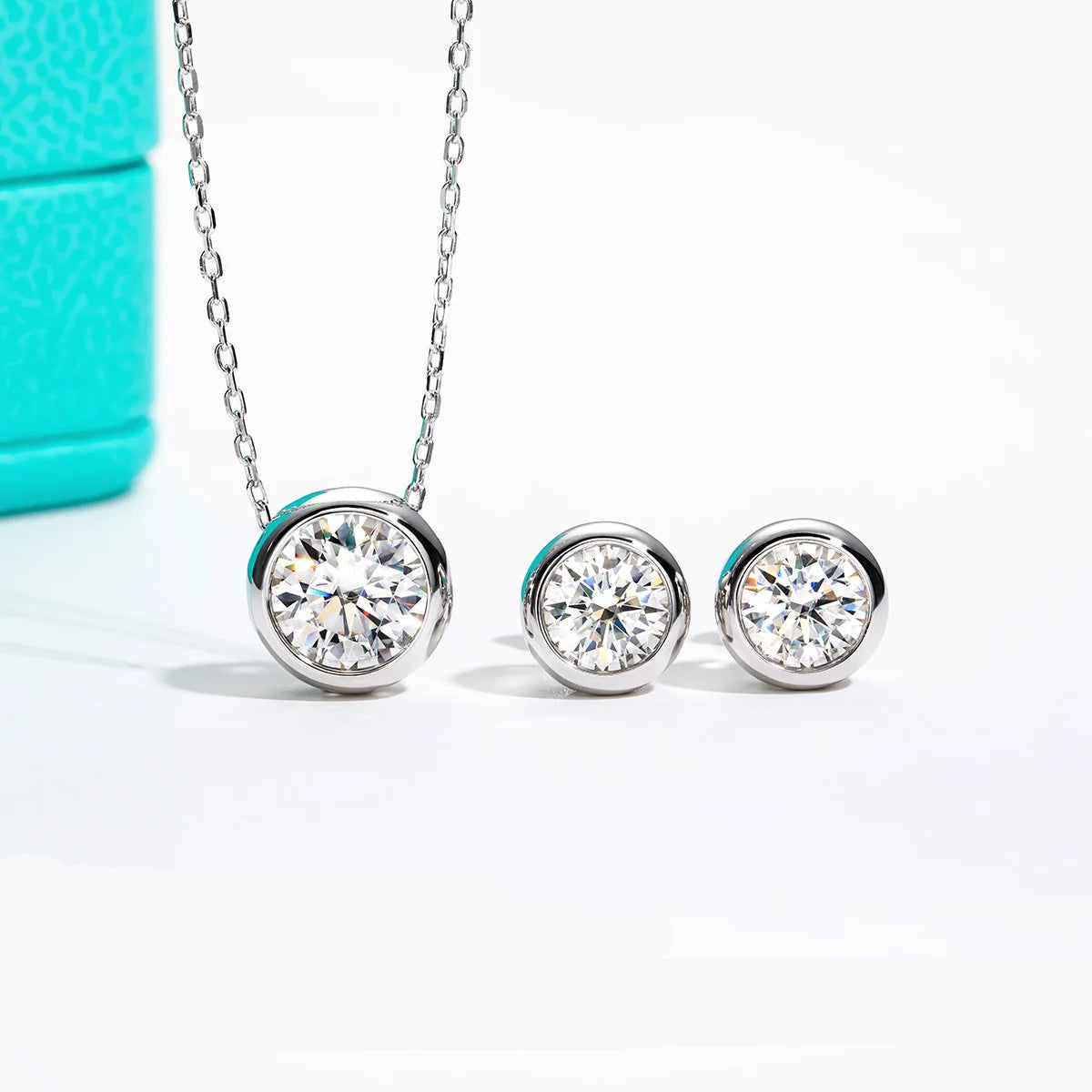 Conjunto Moissanita D Color – Brincos de Botão e Colar com Pingente em Prata 925 Banhada a Ouro 18K